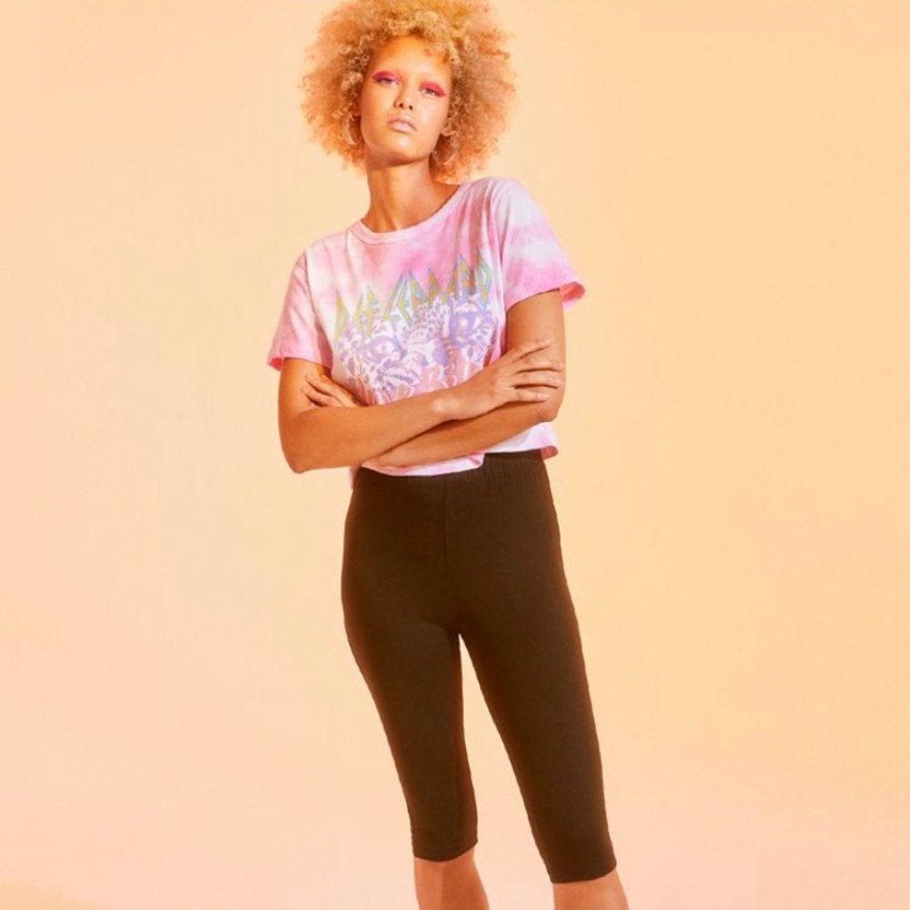 daydreamer // pink cropped def leppard band tee - Picture 3 of 3